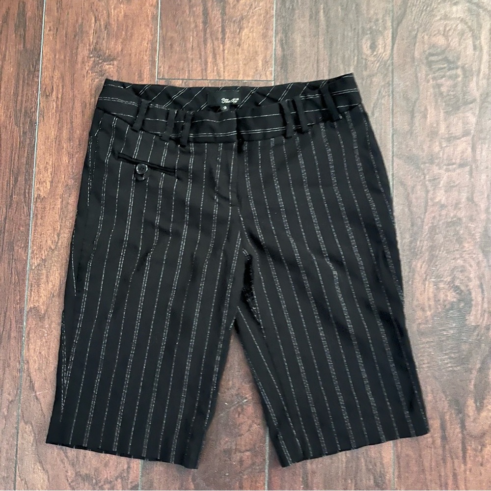 Star City Black White Pin Striped Long Y2K Shorts Size 3